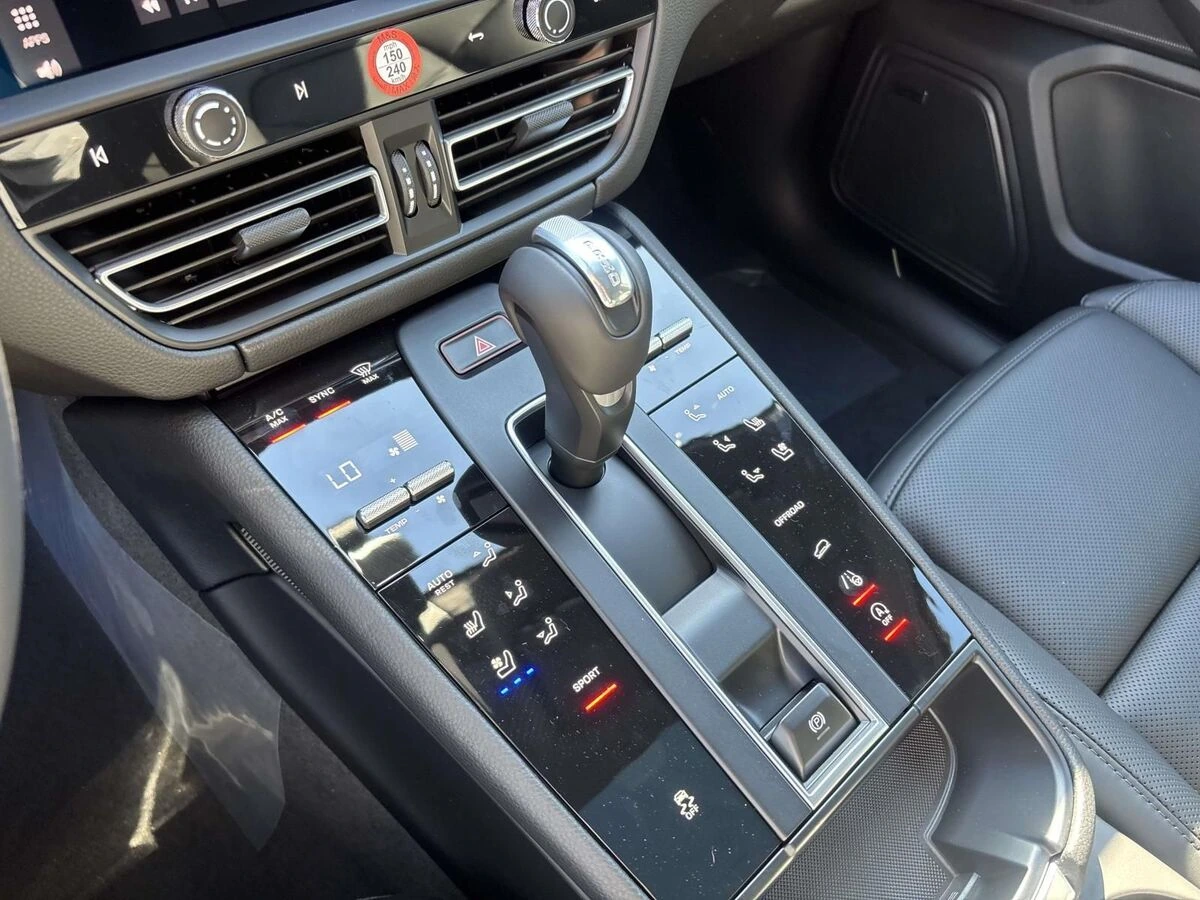 2026 Porsche Macan Base - Photo 32