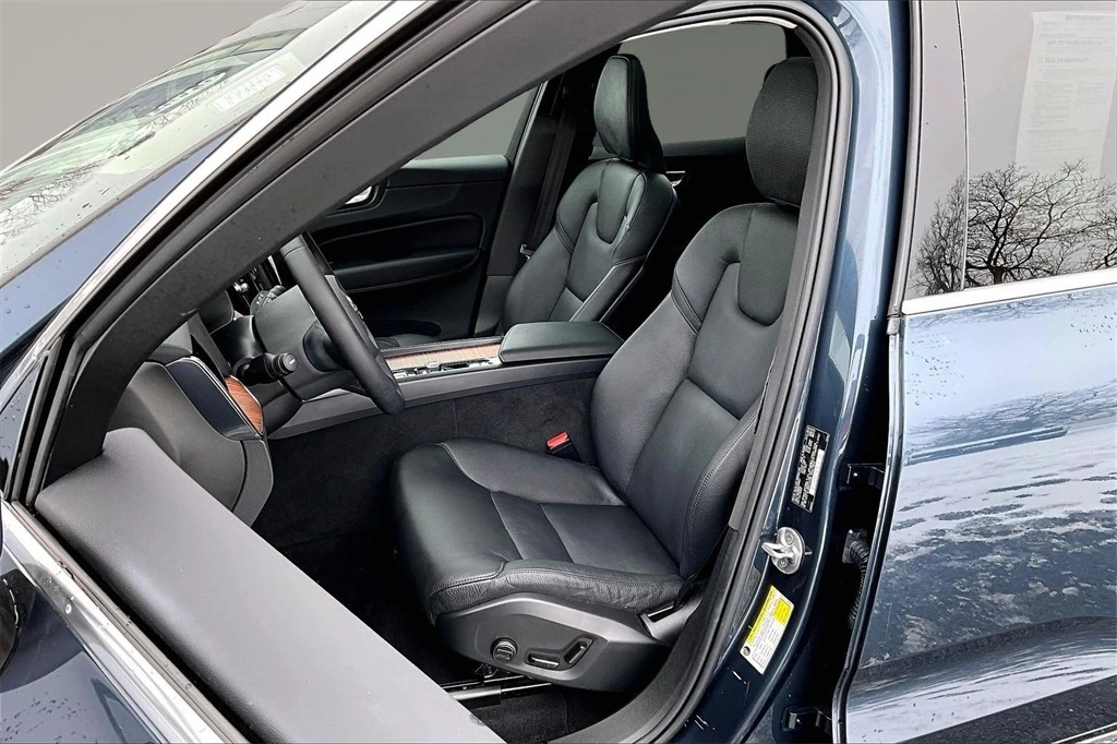 2023 Volvo - image 20