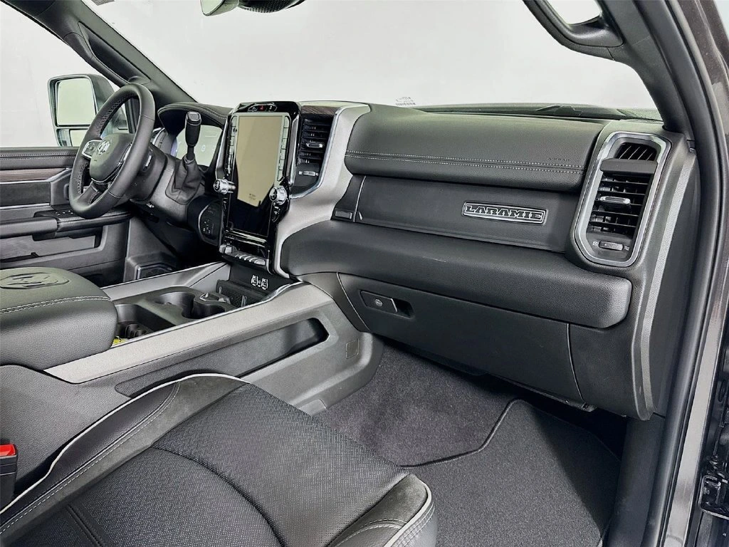 2026 RAM 3500 Laramie - Photo 30