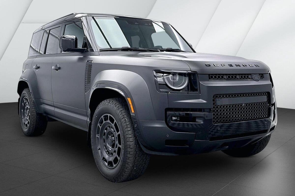 2026 Land Rover Defender OCTA Black
