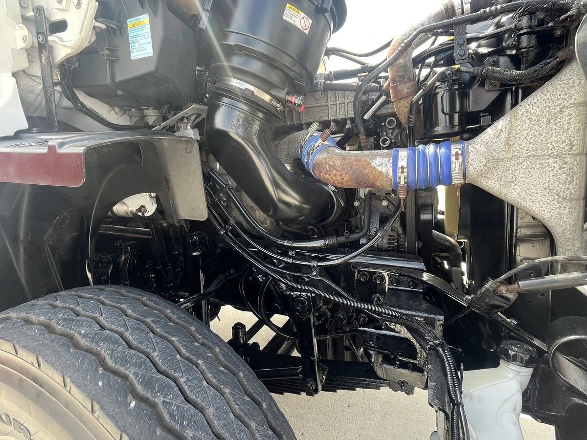 2017 Freightliner 114SD - image 15