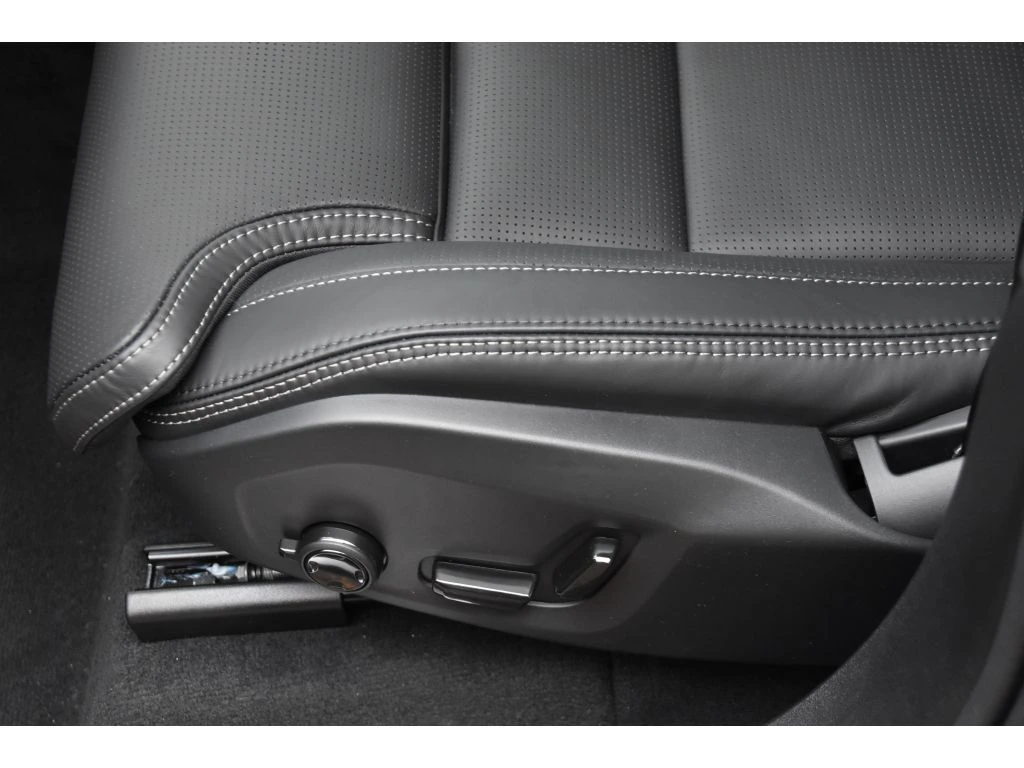 2026 Volvo - image 35