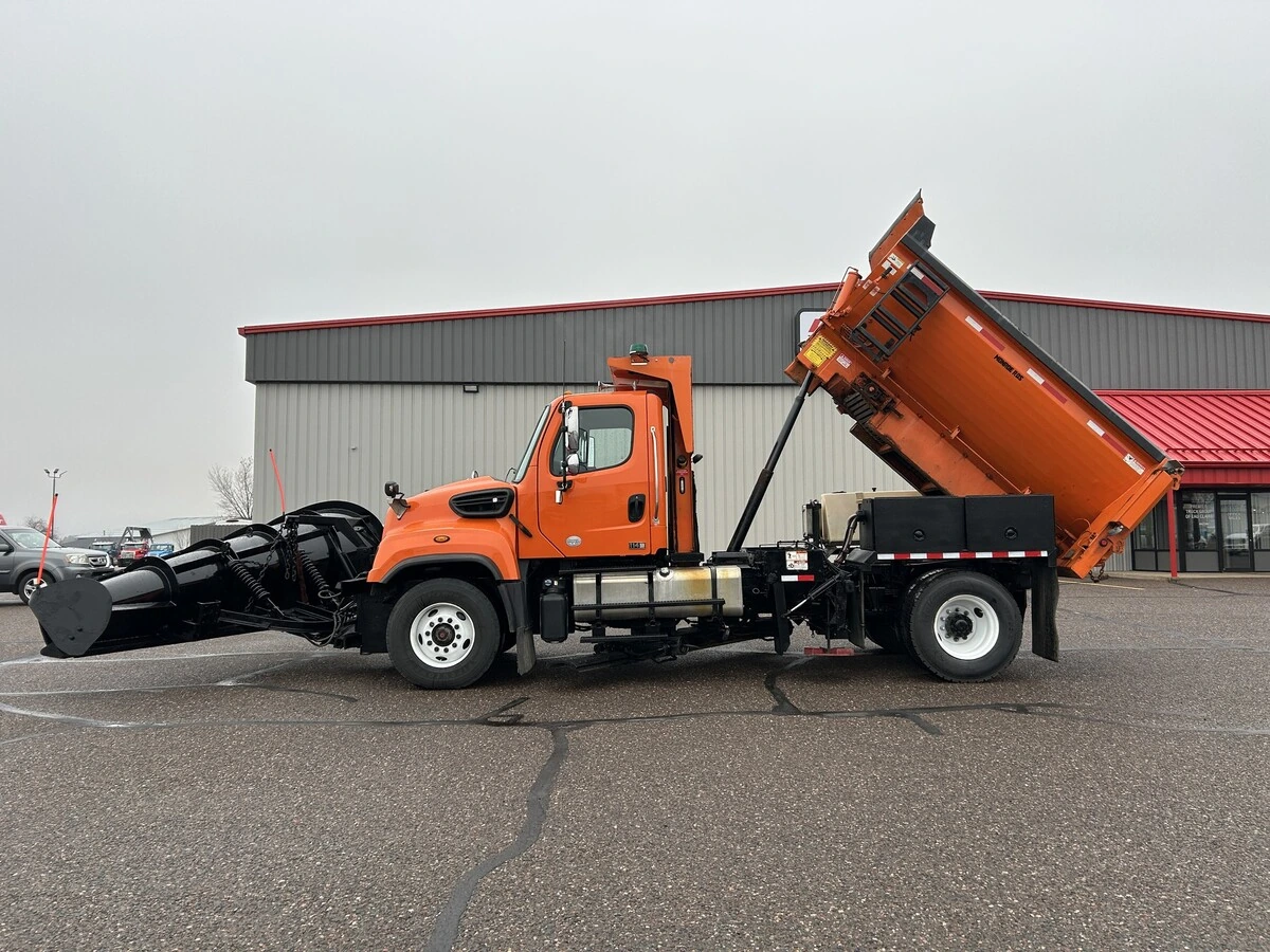 2015 Freightliner 114SD - image 8