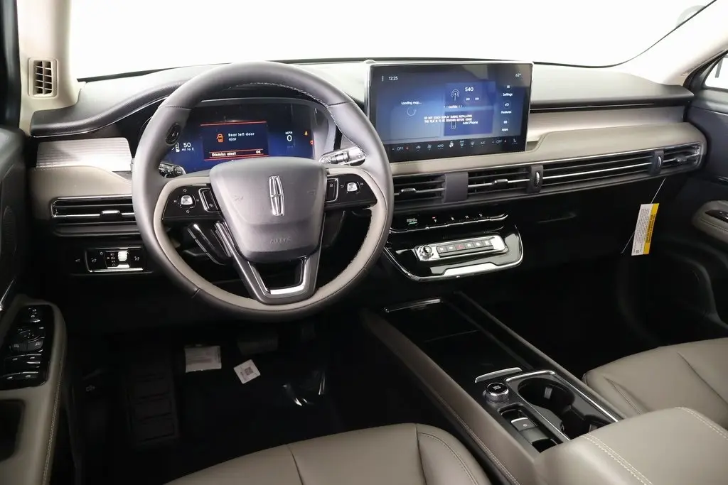 2026 Lincoln Corsair Premiere photo 2