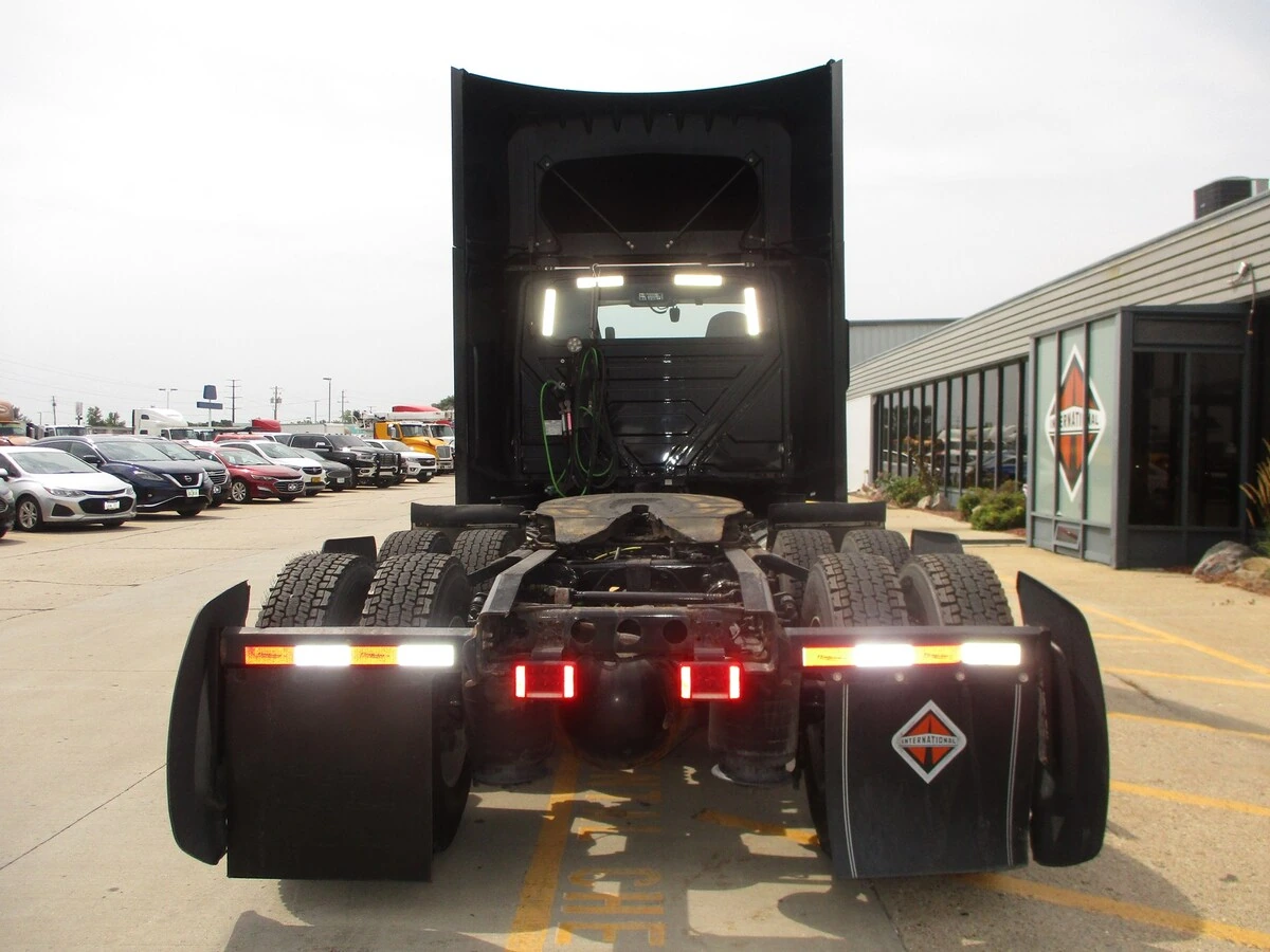 2022 International LT in Altoona, IA — photo 4