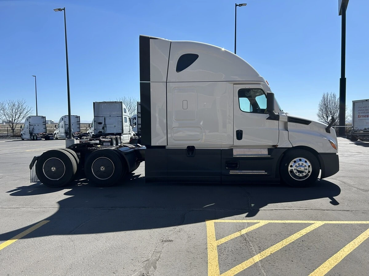 2026 Freightliner Cascadia - image 5
