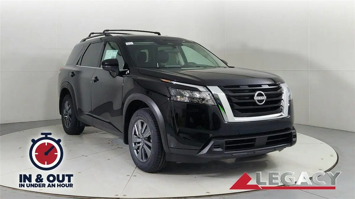 2025 Nissan Pathfinder SV's photo