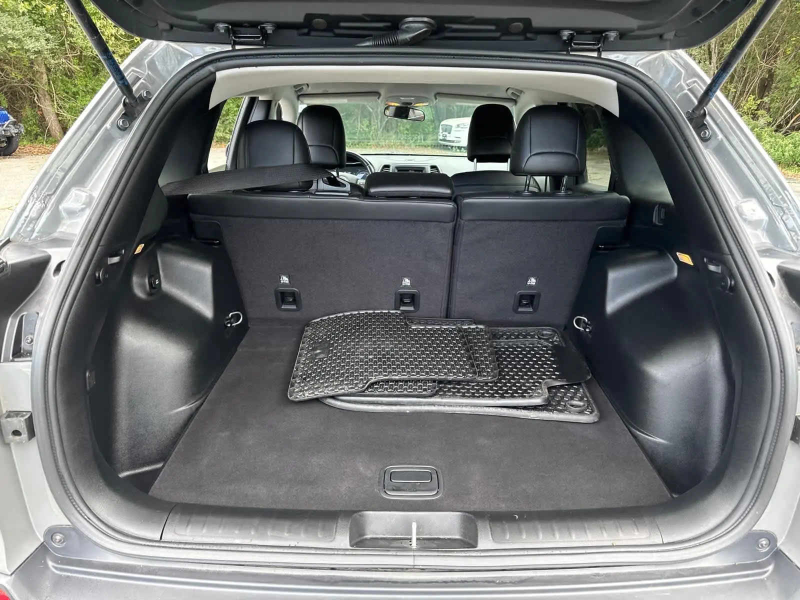 2020 Jeep Cherokee Latitude photo 37