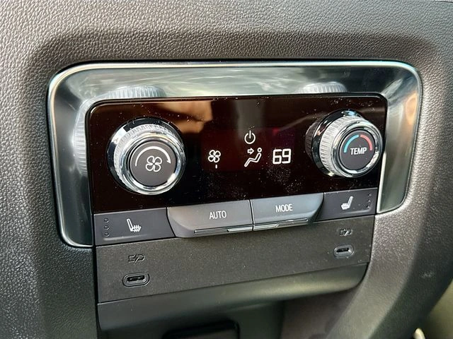 2025 Chevrolet Suburban Premier - Photo 31