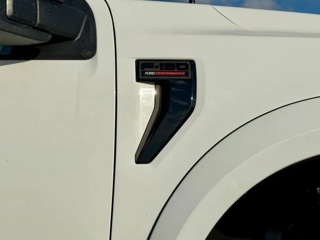 2025 Ford F-150 XLT photo 9