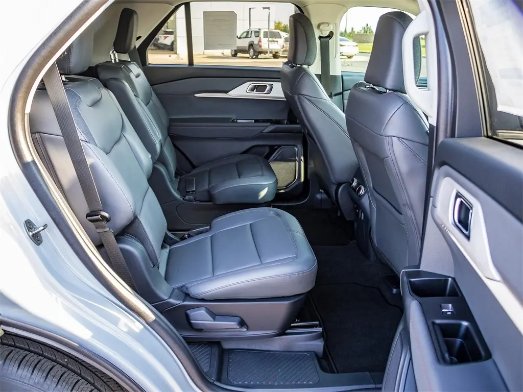 2025 Ford Explorer photo 19