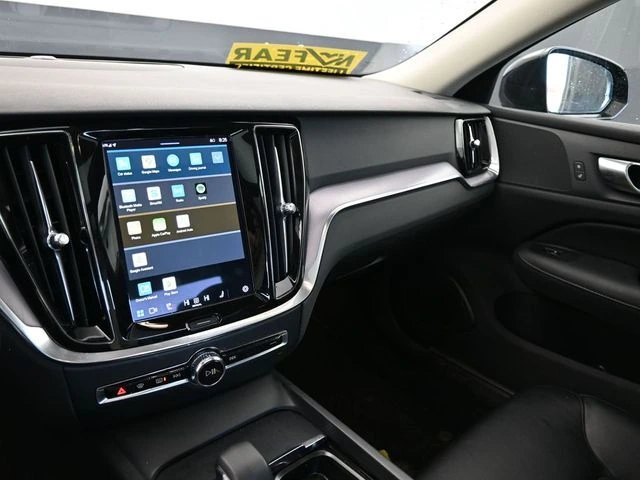 2025 Volvo - image 20