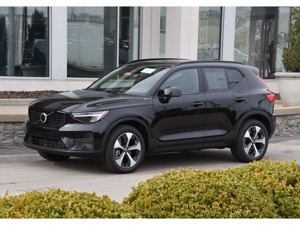 2026 Volvo - image 7