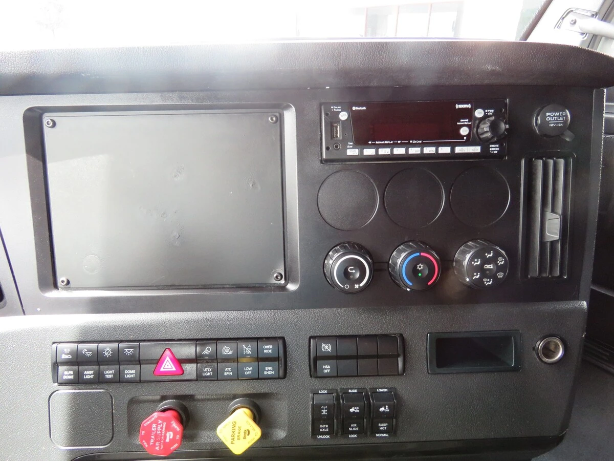 2023 Freightliner Cascadia - image 20