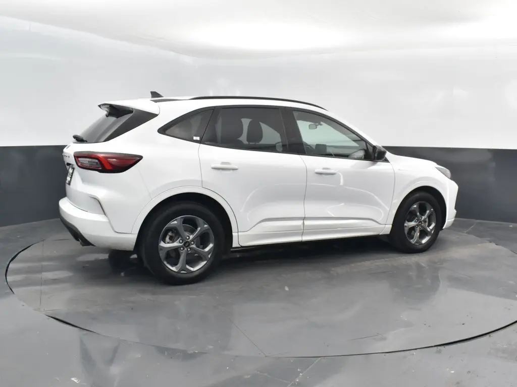 2023 Ford Escape ST-Line photo 2
