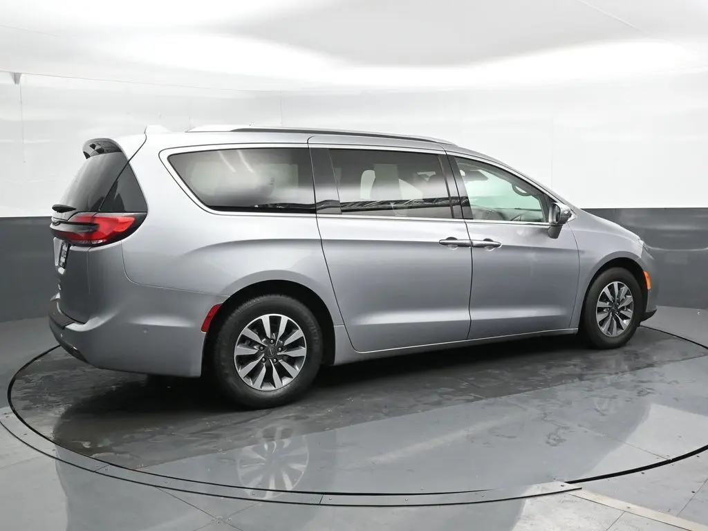 Used 2021 Chrysler Pacifica Hybrid Touring L with VIN 2C4RC1L76MR593968 for sale in Sycamore, IL