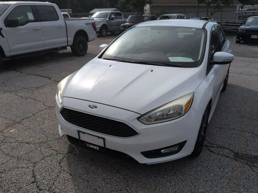 2015 Ford Focus SE photo 2