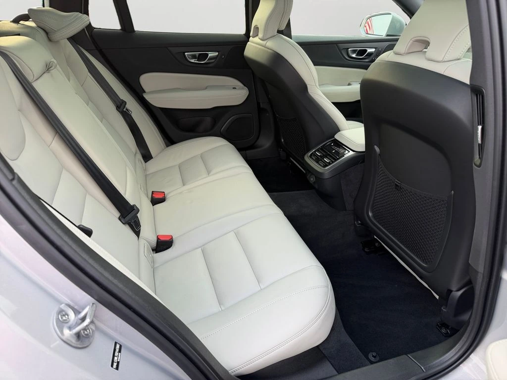 2025 Volvo - image 9