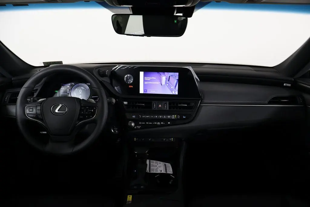 2025 Lexus ES 300h photo 4