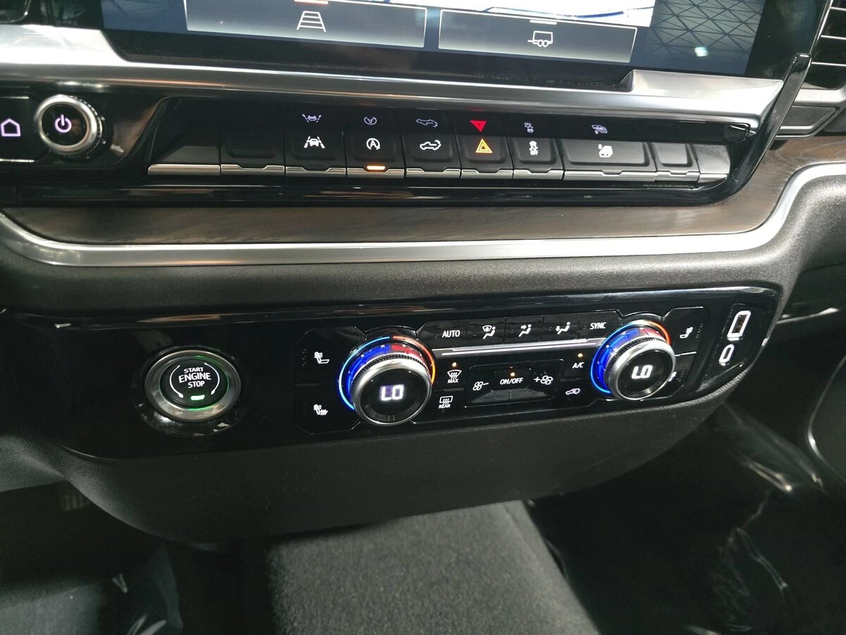 2024 GMC Sierra 1500 SLT - Photo 24