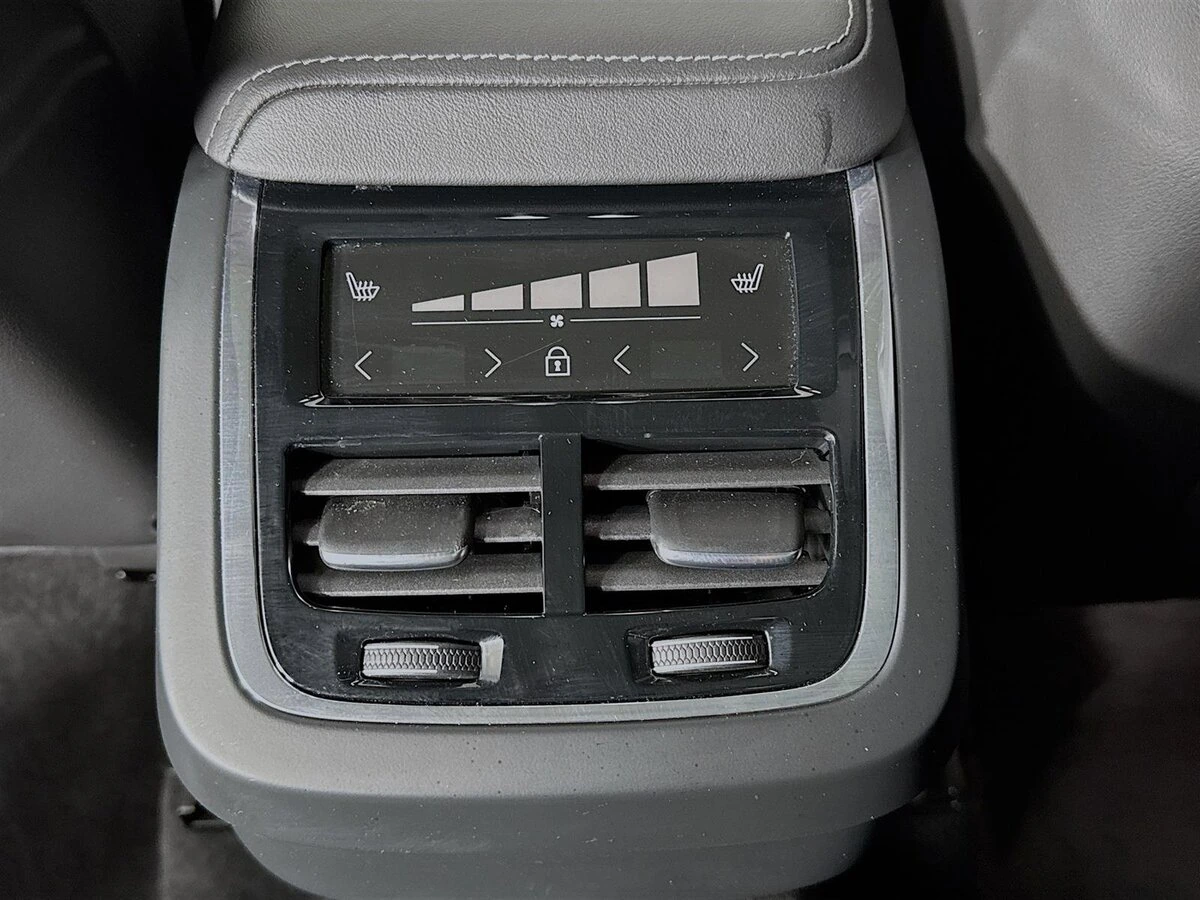 2023 Volvo - image 27
