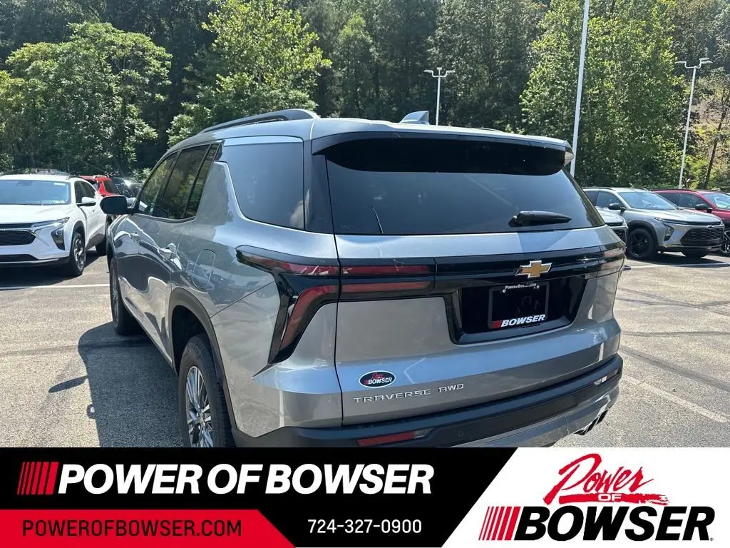 2026 Chevrolet Traverse 2LT photo 2