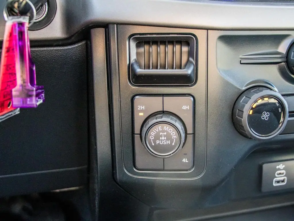2025 Ford F-150 XLT photo 29