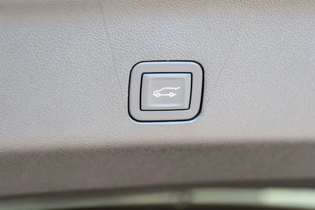 2026 Chevrolet Suburban High Country photo 9