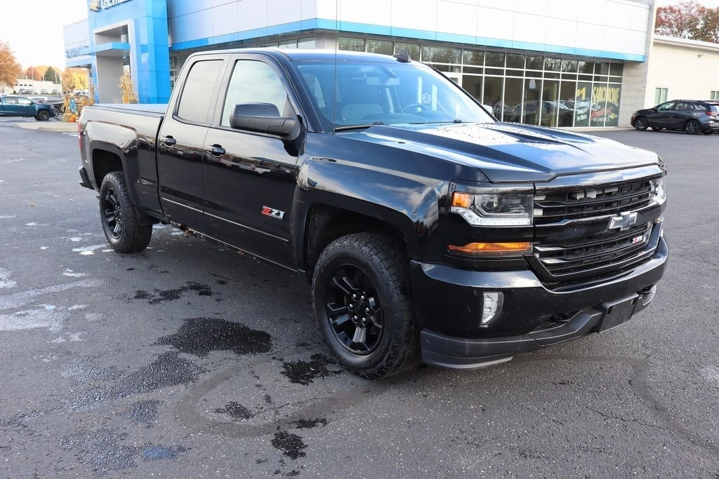 Used 2017 Chevrolet Silverado 1500 LT with VIN 1GCVKREC9HZ133712 for sale in Atwater, OH