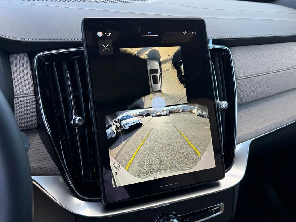 2026 Volvo - image 20