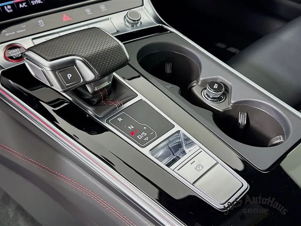 2022 Audi RS 6 Avant Base photo 19