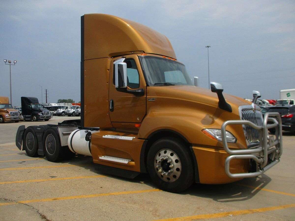 2022 International LT in Altoona, IA — photo 3