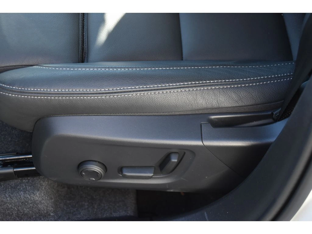 2025 Volvo - image 35