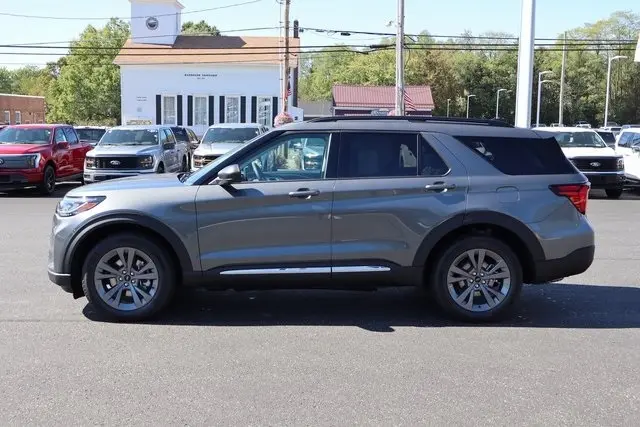 2025 Ford Explorer photo 17