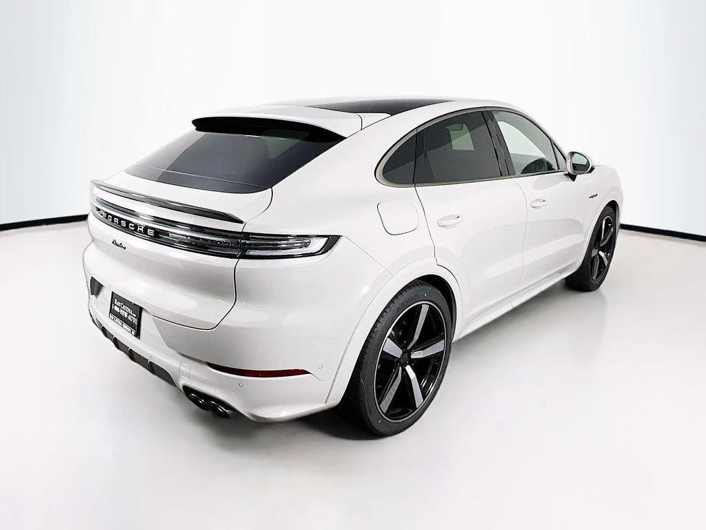 2026 Porsche Cayenne Coupe Turbo E-Hybrid - Photo 9
