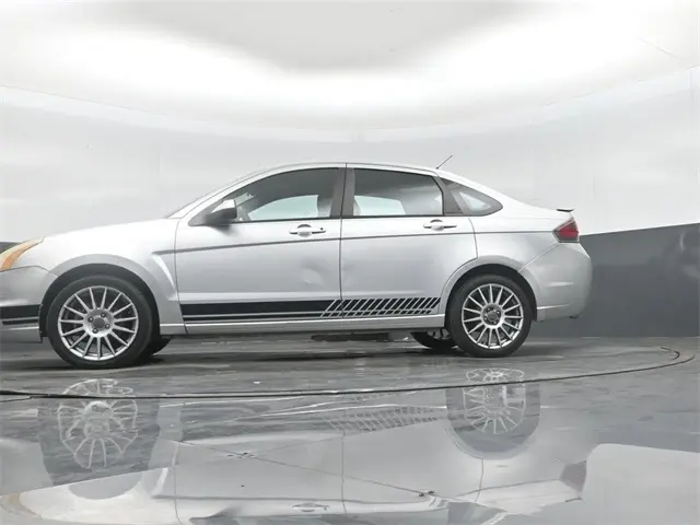 2011 Ford Focus SES photo 36