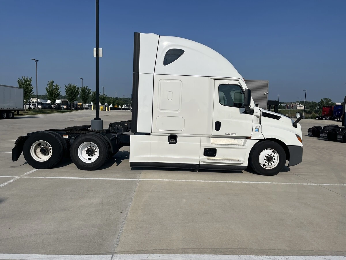 2022 Freightliner Cascadia — photo 4