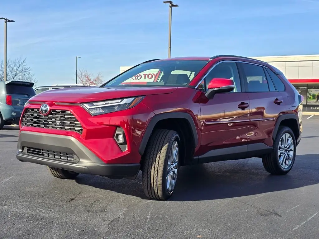 2025 Toyota RAV4 XLE Premium photo 4
