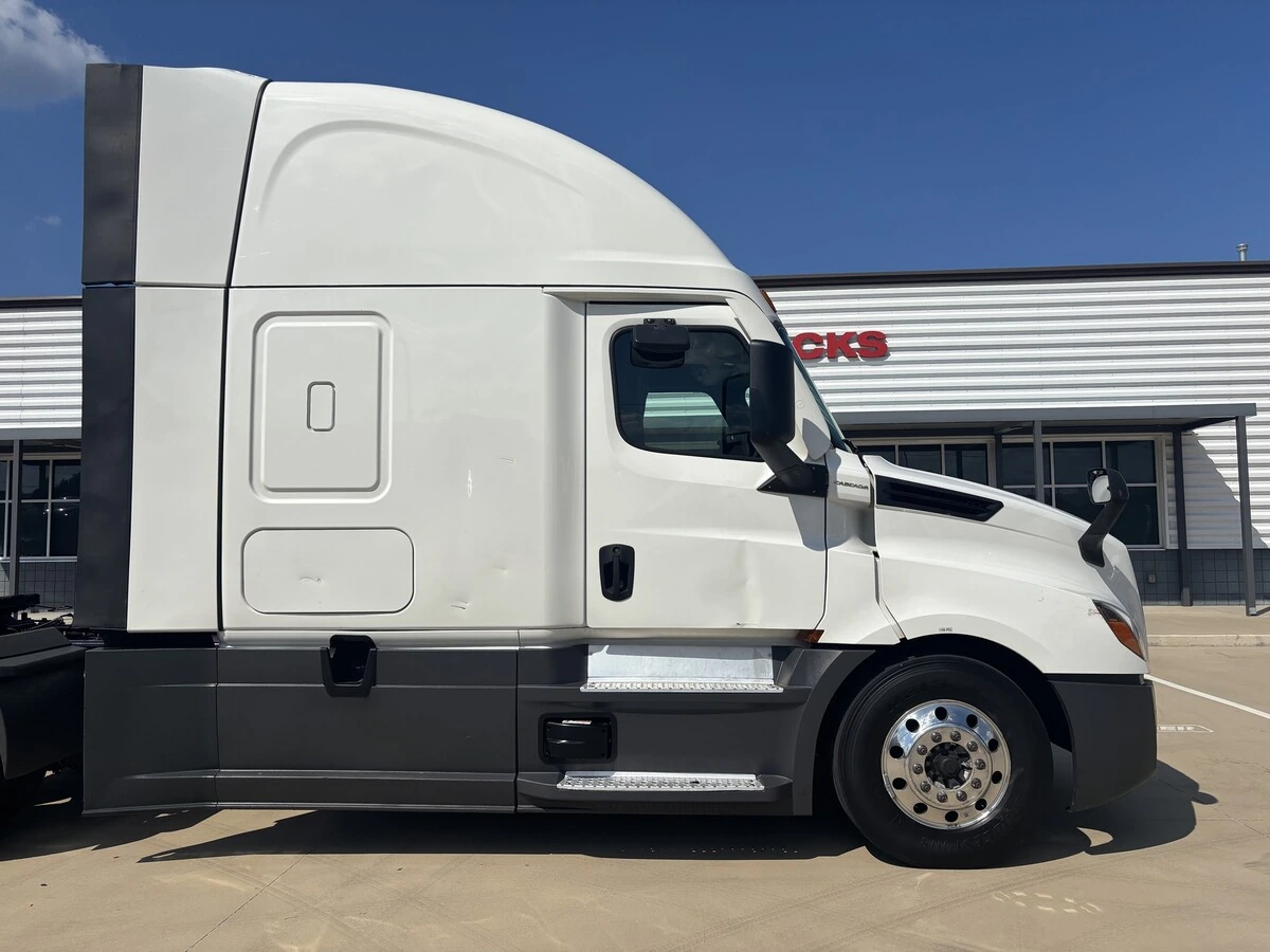 2022 Freightliner Cascadia — photo 4