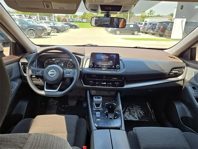 2021 Nissan Rogue SV photo 11