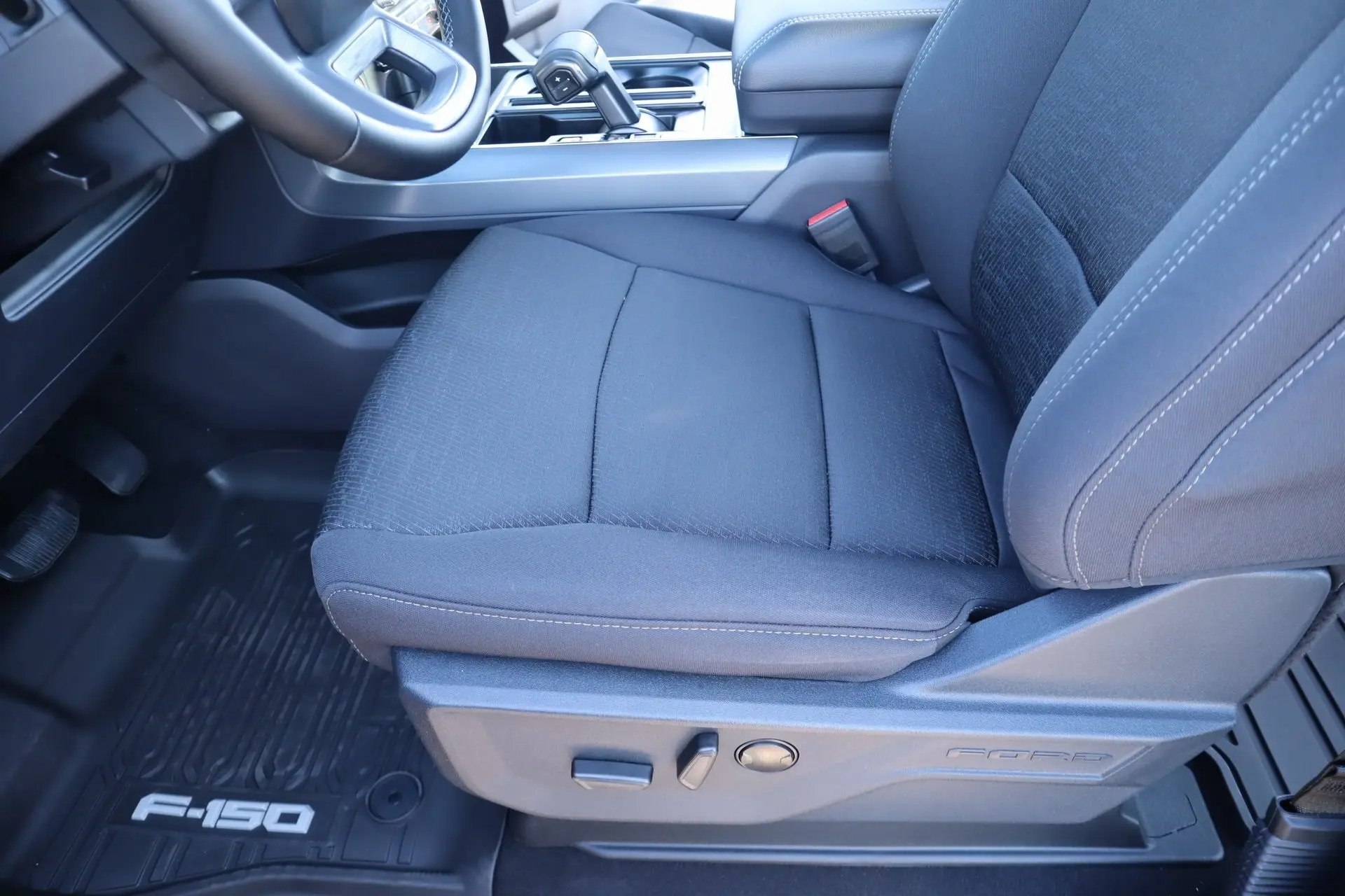 2025 Ford F-150 XLT photo 13