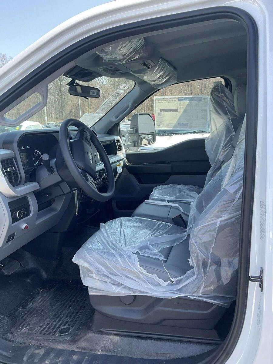 2026 Ford F-350 Super Duty Chassis Cab XL - Photo 9