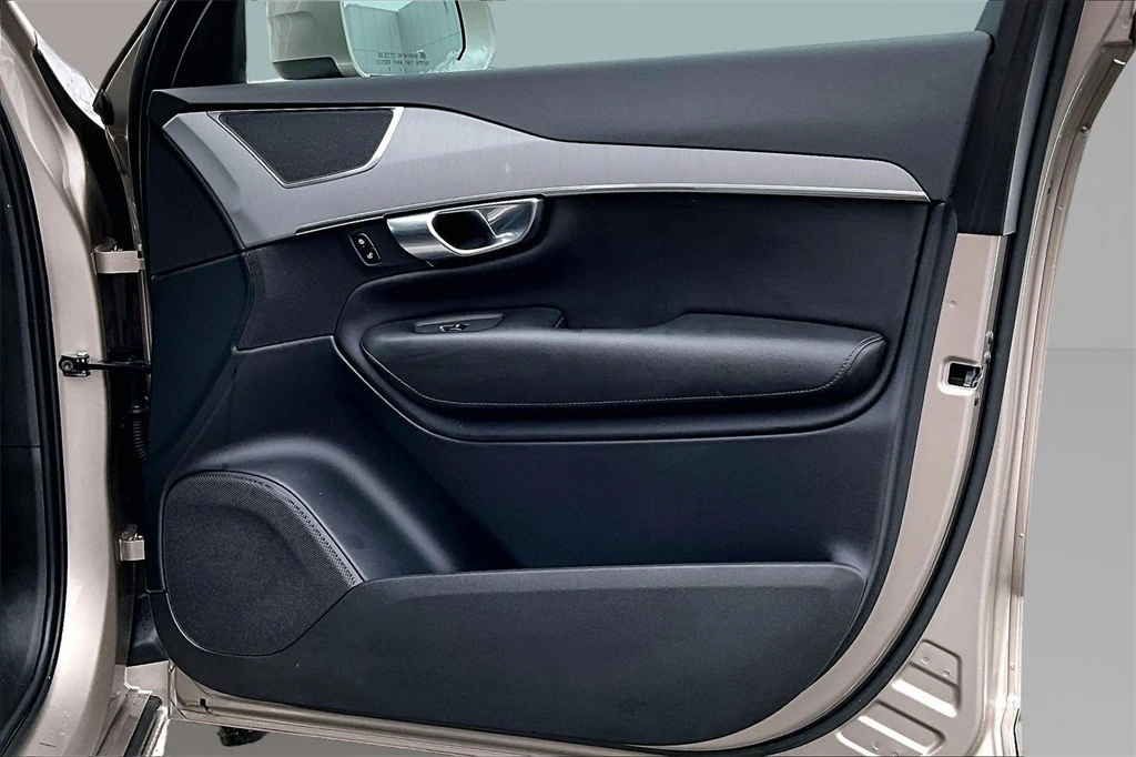 2023 Volvo - image 29