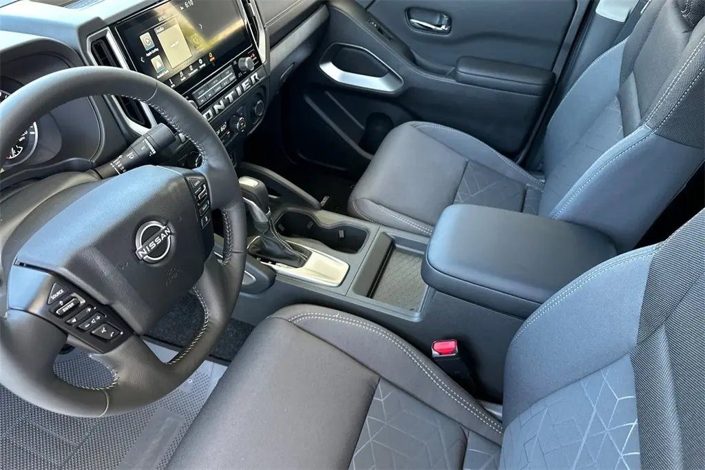 2025 Nissan Frontier SV photo 8