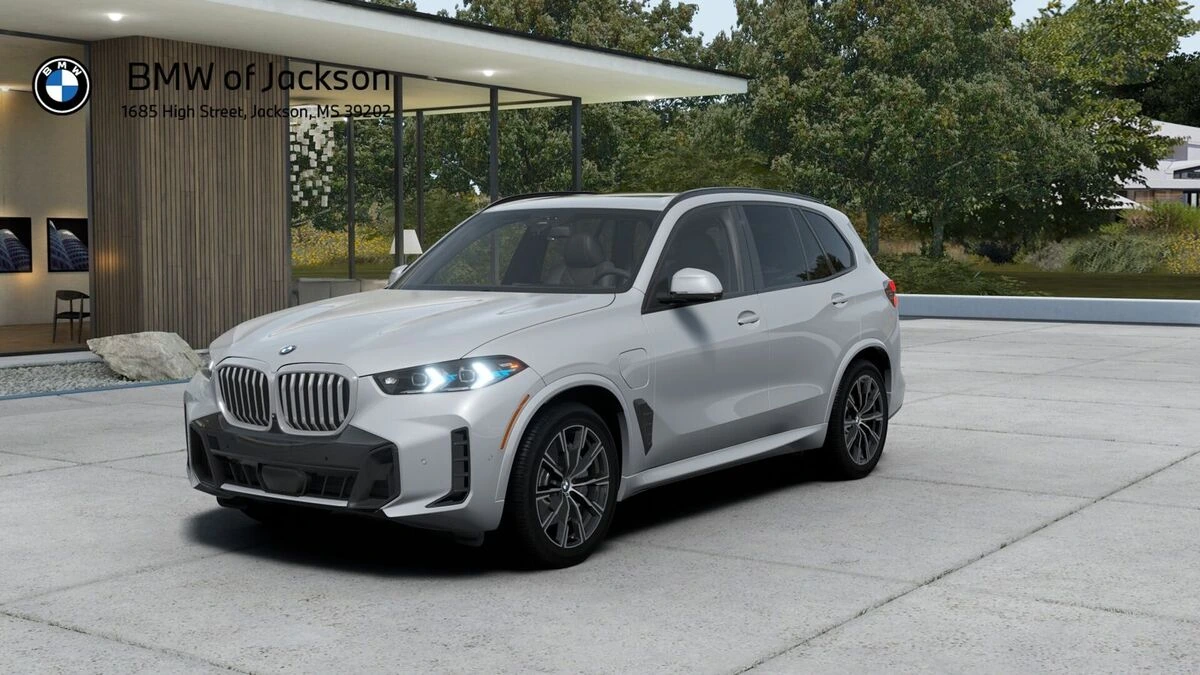 2026 BMW X5 xDrive50e's photo