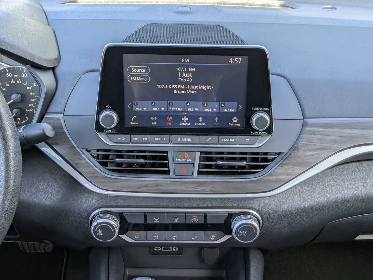 2025 Nissan Altima SV - Photo 17