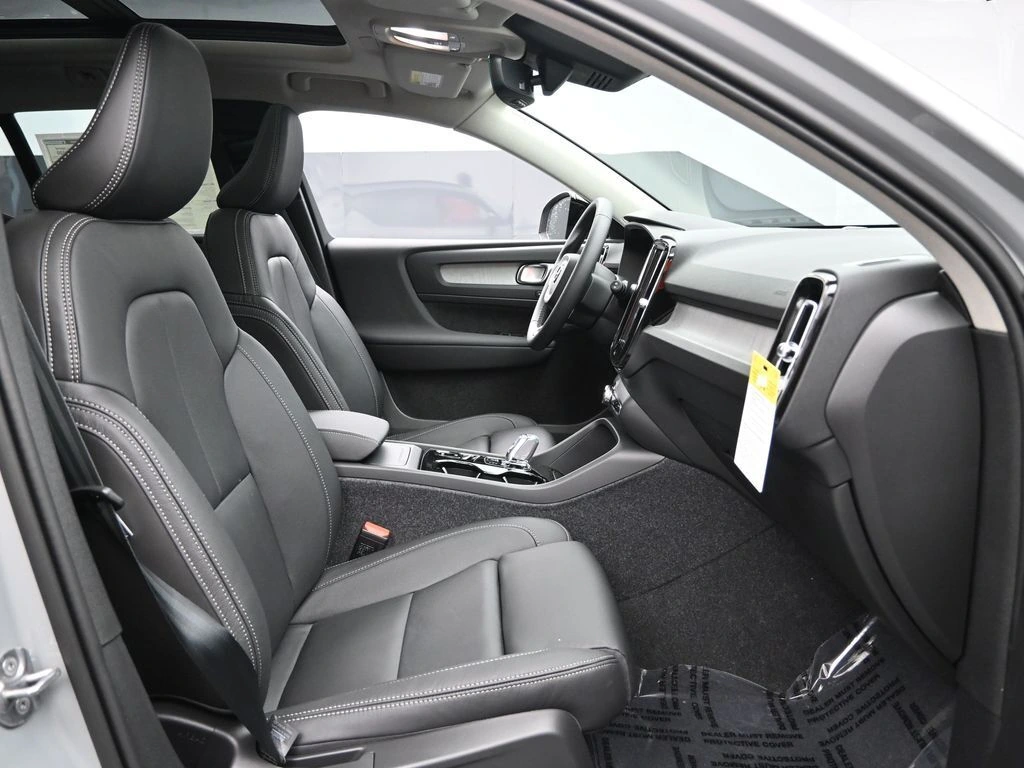 2026 Volvo XC40 Plus - Photo 27