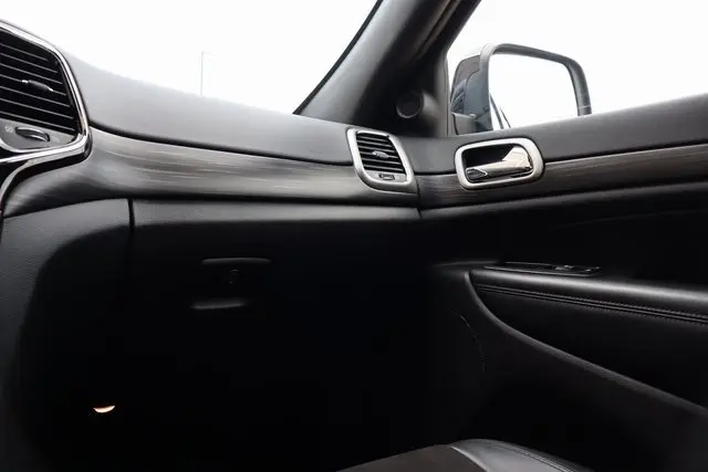 2020 Jeep Grand Cherokee Altitude photo 32