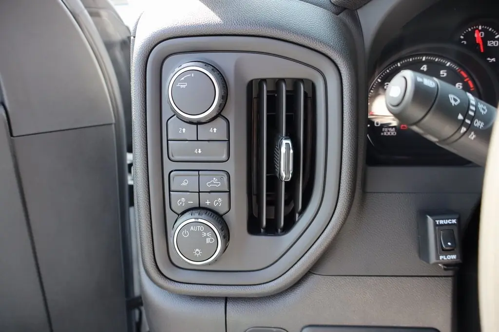 2025 Chevrolet Silverado 2500HD Work Truck Trail Boss photo 7