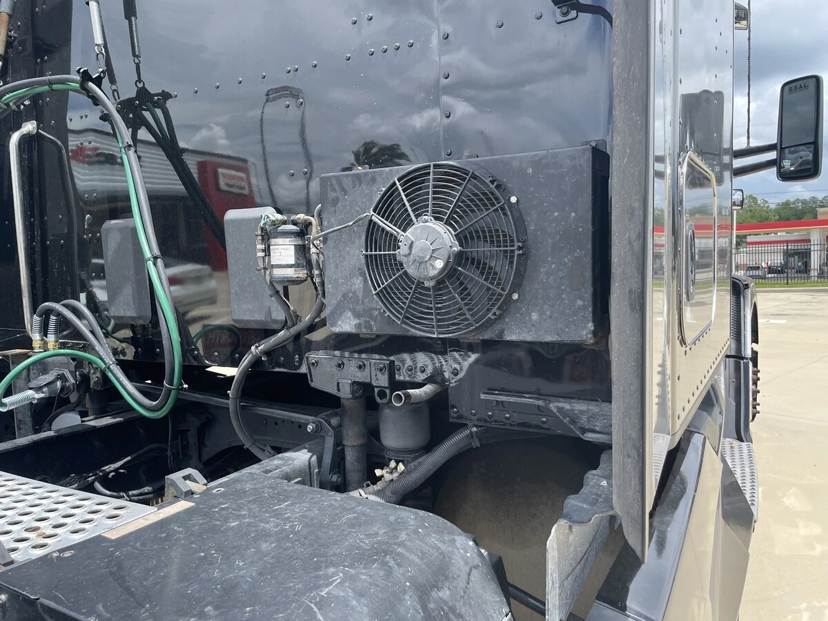 2023 Kenworth T680 — photo 8